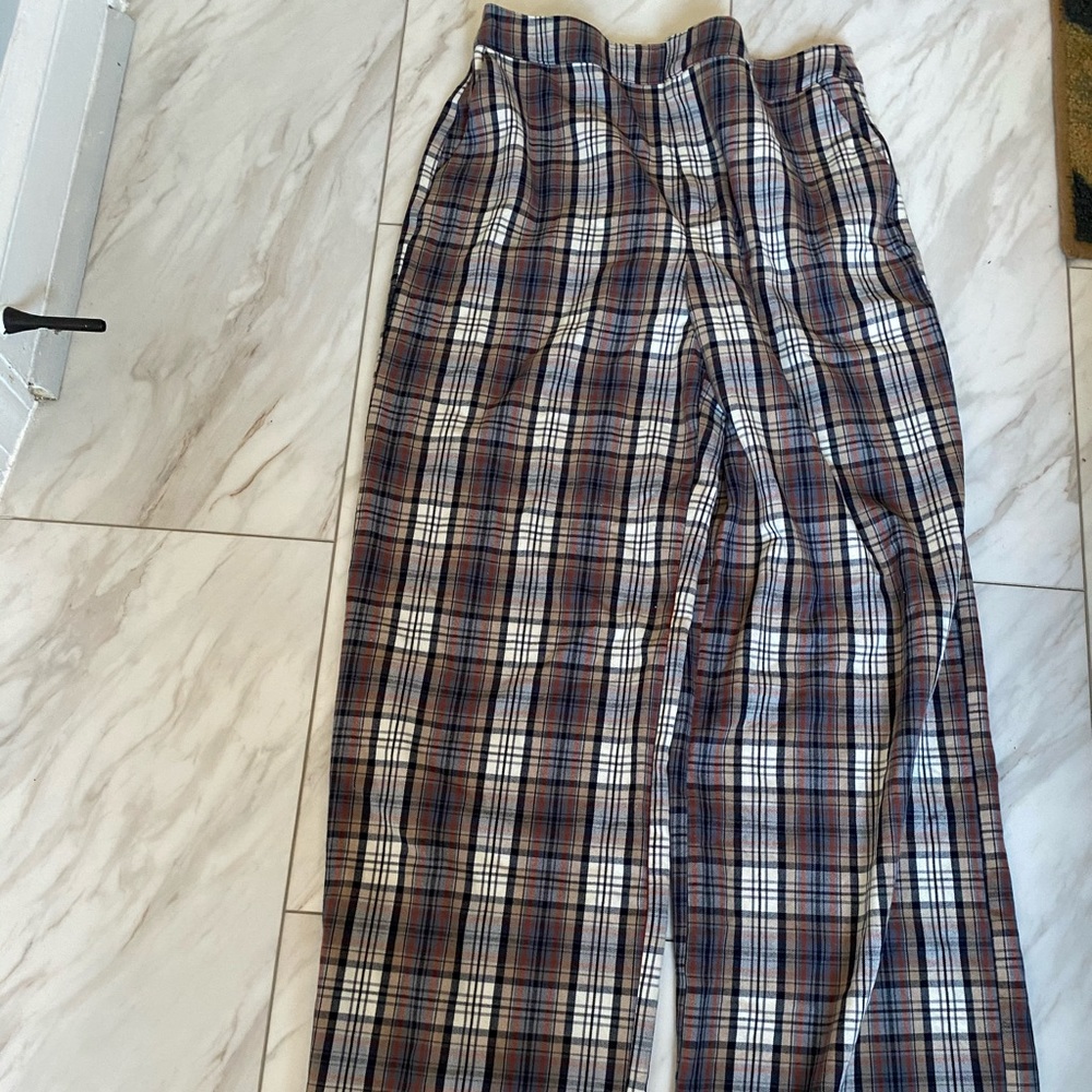 Size 10 wide leg trousers. Cara Santana fo…